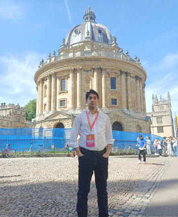 Muhammad stands in front of the Radcliffe Camera building
